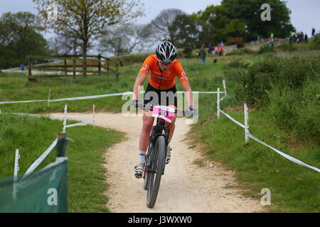 Hadleigh, Essex. Regno Unito. Il 7 maggio, 2017. La gara è la più grande dell'anno per il Regno Unito per cross-country e con hors categorie lo stato significato massima punti UCI sono disponibili, è una prospettiva eccitante per il mercato nazionale e di piloti internazionali simili. Per le élite di uomini e donne, Hadleigh Park International potranno svolgere un ruolo fondamentale nella preparazione di piloti che avrà inizio a Nove Mesto na Morave nella Repubblica ceca di kick start Coppa del Mondo campagna appena due settimane dopo. Penelope Barritt/Alamy Live News Foto Stock