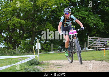 Hadleigh, Essex. Regno Unito. Il 7 maggio, 2017. La gara è la più grande dell'anno per il Regno Unito per cross-country e con hors categorie lo stato significato massima punti UCI sono disponibili, è una prospettiva eccitante per il mercato nazionale e di piloti internazionali simili. Per le élite di uomini e donne, Hadleigh Park International potranno svolgere un ruolo fondamentale nella preparazione di piloti che avrà inizio a Nove Mesto na Morave nella Repubblica ceca di kick start Coppa del Mondo campagna appena due settimane dopo. Penelope Barritt/Alamy Live News Foto Stock