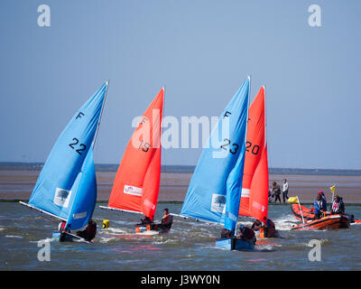 Wilson Trophy West Kirby Wirral. UK.7 Maggio 2017.Il British Open Team Dinghy Racing Campionati " Il Trofeo Wilson' è il più grande e più prestigioso evento internazionale in gommone racing team calendario. Credito: ALAN EDWARDS/Alamy Live News Foto Stock