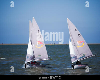 Wilson Trophy West Kirby Wirral. UK.7 Maggio 2017.Il British Open Team Dinghy Racing Campionati " Il Trofeo Wilson' è il più grande e più prestigioso evento internazionale in gommone racing team calendario. Credito: ALAN EDWARDS/Alamy Live News Foto Stock