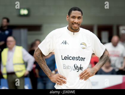 Leicester, Regno Unito, 7 maggio 2017. Il BBL seconda gamba Semi Finale Leicester piloti vs London Lions tenutasi a Leicester Arena, piloti win 72 vs Lions 55 procedendo alla finale.Leicester piloti" ha attirato Sullivan (08) si rilassa alla fine del gioco. ©pmgimaging/Alamy Live News Foto Stock