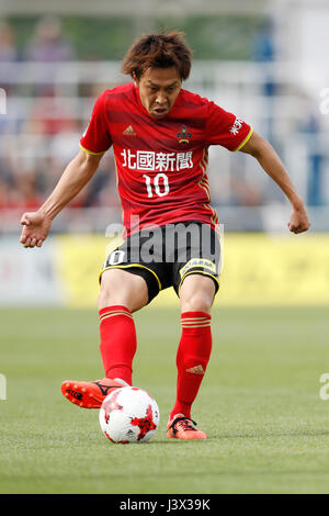 Tokyo, Giappone. Il 3 maggio, 2017. Keiya Nakami (Zweigen) Calcio/Calcetto : 2017 J2 League match tra Tokyo Verdy 2-1 Zweigen Kanazawa all'Ajinomoto Nishigaoka Campo a Tokyo in Giappone . Credito: Yusuke Nakanishi AFLO/sport/Alamy Live News Foto Stock