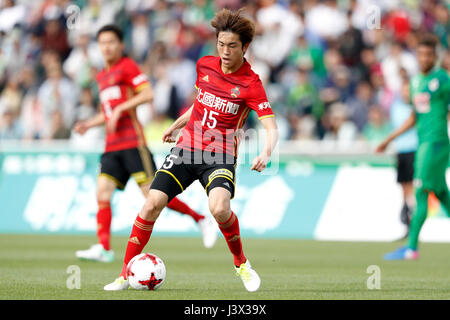 Tokyo, Giappone. Il 3 maggio, 2017. Kiwara Miyazaki (Zweigen) Calcio/Calcetto : 2017 J2 League match tra Tokyo Verdy 2-1 Zweigen Kanazawa all'Ajinomoto Nishigaoka Campo a Tokyo in Giappone . Credito: Yusuke Nakanishi AFLO/sport/Alamy Live News Foto Stock