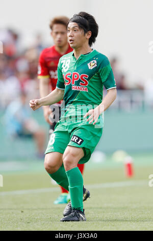 Tokyo, Giappone. Il 3 maggio, 2017. Ryota Kajikawa (Verdy) Calcio/Calcetto : 2017 J2 League match tra Tokyo Verdy 2-1 Zweigen Kanazawa all'Ajinomoto Nishigaoka Campo a Tokyo in Giappone . Credito: Yusuke Nakanishi AFLO/sport/Alamy Live News Foto Stock