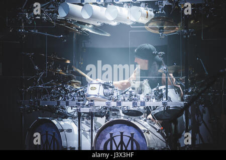 Torino, Italia. Il 7 maggio, 2017. Dream Theater performing live on stage presso l Auditorium del Lingotto di Torino per la loro "immagini, parole e al di là dell' tour 2017 concerto. Foto: Cronos/Alessandro Bosio Credito: Cronos/Alamy Live News Foto Stock