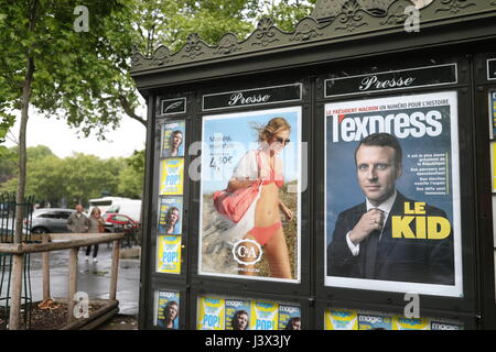 Parigi, Francia. 8 Maggio, 2017. Il coperchio anteriore del quotidiano francese "L'Express" offre un immagine del neo eletto presidente francese Emmanuel Macron a Parigi, Francia, 8 maggio 2017. Foto: Michael Kappeler/dpa/Alamy Live News Foto Stock