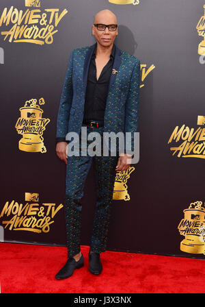 Los Angeles, Stati Uniti d'America. 07 Maggio, 2017. RuPaul 020 arriva al 2017 MTV Movie e TV Awards presso lo Shrine Auditorium il 7 maggio 2017 a Los Angeles, Credito: Tsuni/USA/Alamy Live News Foto Stock