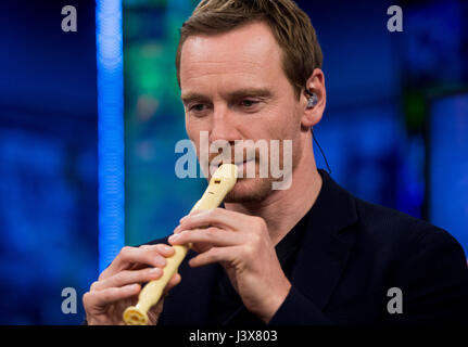 Madrid, Spagna. 8 Maggio, 2017. German-Irish attore Michael Fassbender nel corso di una visita al programma televisivo "El Hormiguero' a Madrid lunedì 08 maggio 2017. Credito: Gtres Información más Comuniación on line,S.L./Alamy Live News Foto Stock