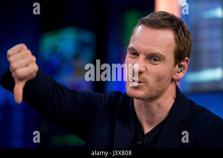 Madrid, Spagna. 8 Maggio, 2017. German-Irish attore Michael Fassbender nel corso di una visita al programma televisivo "El Hormiguero' a Madrid lunedì 08 maggio 2017. Credito: Gtres Información más Comuniación on line,S.L./Alamy Live News Foto Stock