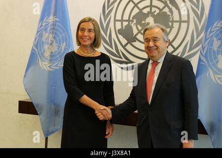 New York, Stati Uniti d'America. 8 Maggio, 2017. Riunioni delle Nazioni Unite di Federica Mogherini, Alto rappresentante dell' Unione europea per gli Affari Esteri e con il Segretario Generale delle Nazioni Unite, Antonio Guterres Credito: Matthew Lee/Alamy Live News Foto Stock