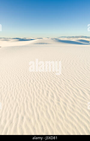 Le dune di sabbia bianca in inizio di mattina di luce, White Sands National Monument, Nuovo Messico Foto Stock