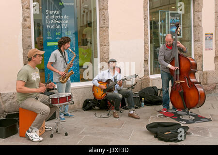 Musicisti di strada, La Coruna, regione della Galizia, Spagna, Europa Foto Stock