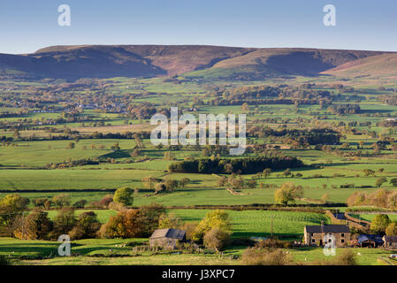 Una vista della valle alto guardando verso Bowland Fells da Longridge cadde, foresta di Bowland, Lancashire. Foto Stock