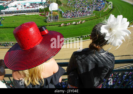 Red Hat da Millianires fila al Churchill Downs 143 in esecuzione del Derby del Kentucky il 6 maggio 2017 a Louisville, Kentucky (foto di Steven giovenco/ThePhotoAccess.com Foto Stock