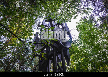 Struttura ad albero delle nazioni (albero di Amicizia Internazionale) monumento in pripjat città fantasma della centrale nucleare di Cernobyl Zona di alienazione, Ucraina Foto Stock