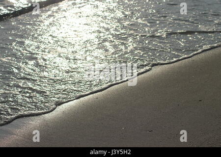 Scintillante acqua, Maldive Foto Stock