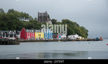 Tobermory, capitale dell'isola di Mull in scozzese Ebridi Interne. Si trova nella parte nordorientale dell'isola vicino al nord entr Foto Stock