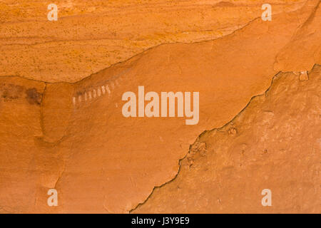 Il pittogramma nei pressi di un'ancestrale dei Pueblo rovina in strada Canyon, porta le orecchie del monumento nazionale, Southern Utah, Stati Uniti d'America Foto Stock