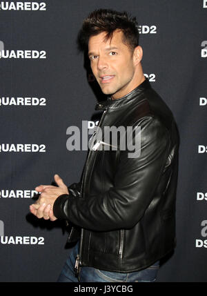 Ricky Martin e celebrity designer Dean & Dan Caten ospitare la grande apertura di DSquared2 in Las Vegas con: Ricky Martin dove: Las Vegas, Nevada, Stati Uniti quando: 06 Apr 2017 Credit: DJDM/WENN.com Foto Stock