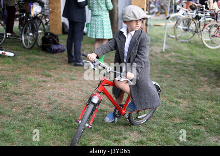 Pic mostra: Il Tweed Run 2017 - vintage bike rally Clerkenwell London foto di Gavin Rodgers/ Pixel8000 Foto Stock