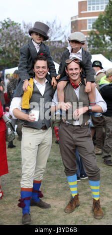 Pic mostra: Il Tweed Run 2017 - vintage bike rally Clerkenwell London foto di Gavin Rodgers/ Pixel8000 Foto Stock