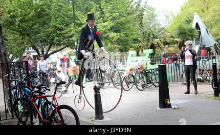 Pic mostra: Il Tweed Run 2017 - vintage bike rally Clerkenwell London foto di Gavin Rodgers/ Pixel8000 Foto Stock