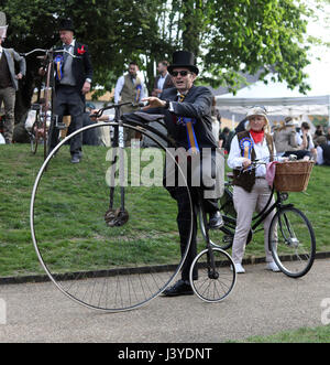 Pic mostra: Il Tweed Run 2017 - vintage bike rally Clerkenwell London foto di Gavin Rodgers/ Pixel8000 Foto Stock