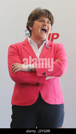 DUP leader Arlene Foster parlando al partito della campagna elettorale di lancio in Oriente Belfast. Foto Stock