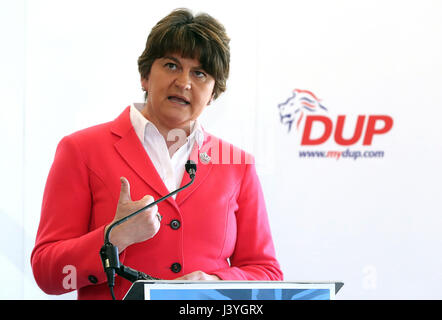 DUP leader Arlene Foster parlando al partito della campagna elettorale di lancio in Oriente Belfast. Foto Stock