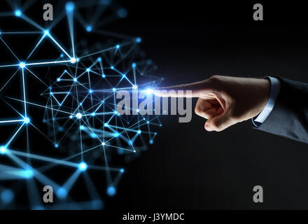 Maschio lato puntare il dito di proiezione virtuale Foto Stock