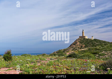 Faro di Capo Sandalo sul punto più occidentale os San Pietro Isola. Angolo sud-occidentale della Sardegna, Italia Foto Stock