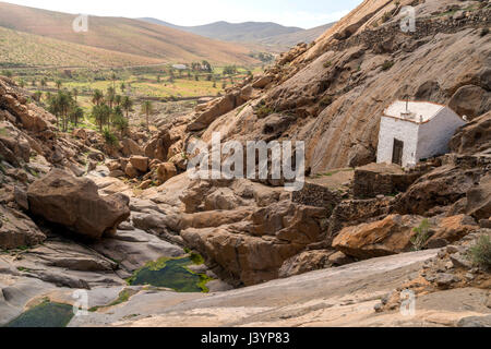 Die Kapelle der Felsjungfrau, Vega de Rio Palmas bei Betancuria, Insel Fuerteventura, Kanarische isole, Spanien | Cappella Vergine delle Rocce di Vega de Foto Stock