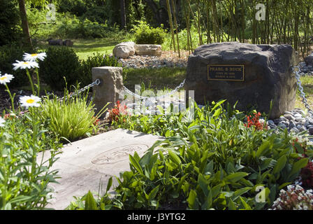 La tomba di S. Pearl Buck, autore di "terra buona", presso il Pearl S. House - Green Hills Farm - in Bucks Co., Pennsylvania. Foto Stock