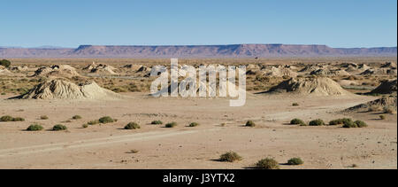 Pozzo di acqua nel deserto del Sahara in Marocco Foto Stock