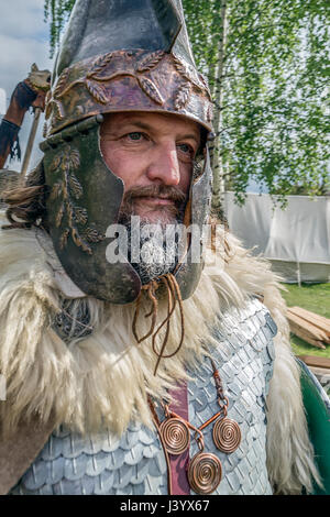 ALBA Iulia, Romania - 30 Aprile 2017: Ritratto di Daci soldato in battaglia costume, presente in corrispondenza di APULUM festival romano, organizzato dal Municipio. Foto Stock