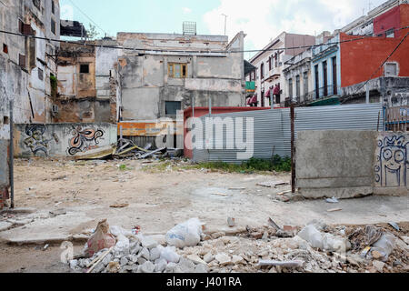 Edifici fatiscenti in Old Havana, Cuba Foto Stock