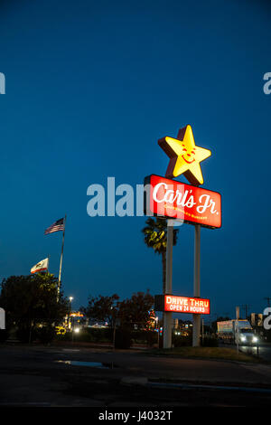 Un Carls Jr ristorante a Santa nella California un arresto carrello all'incrocio fra la Interstatale 5 e Cailfornia highway 33 Foto Stock