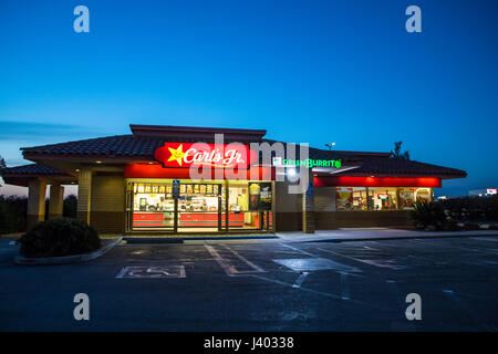 Un Carls Jr ristorante a Santa nella California un arresto carrello all'incrocio fra la Interstatale 5 e Cailfornia highway 33 Foto Stock