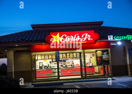 Un Carls Jr ristorante a Santa nella California un arresto carrello all'incrocio fra la Interstatale 5 e Cailfornia highway 33 Foto Stock