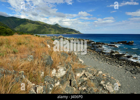 Una delle strade con una più vista sulla costa cubana ai piedi delle montagne della Sierra Maestra e sopra la costa del Mar dei Caraibi Foto Stock