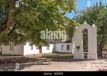 GENADENDAL, SUD AFRICA - 27 Marzo 2017: il campanile e la prima chiesa in Genadendal, completato 1800, ora un guest house. Genadendal è stata la prima miss Foto Stock