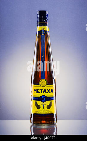 Metaxa sul gradiente dello sfondo. Foto Stock