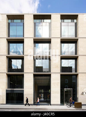 Vista in alzato frontale della facciata di ingresso. Chancery Lane, Londra, Regno Unito. Architetto: Bennetts Associates Architects, 2015. Foto Stock