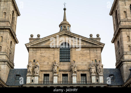 Alta Sezione di El Escorial Basilica facciata Foto Stock