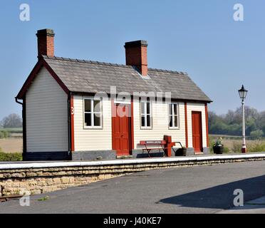 Restaurato edificio di legno a Swanwick Butterley stazione ferrovia Midland centro nel Derbyshire, Inghilterra Foto Stock