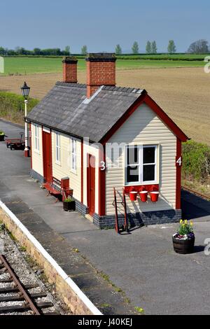 Restaurato edificio di legno a Swanwick Butterley stazione ferrovia Midland centro nel Derbyshire, Inghilterra Foto Stock