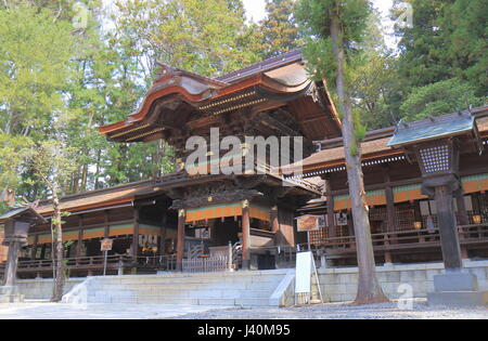 Storico Suwa Taisha in città Suwa Nagano in Giappone. Suwa Taisha è uno del più antico santuario costruito nel VII secolo. Foto Stock
