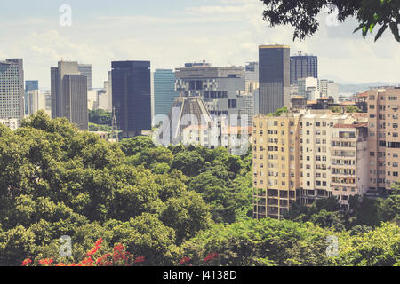 Vista del centro di Rio dal sobborgo di Santa Teresa, Rio de Janeiro, Brasile Foto Stock