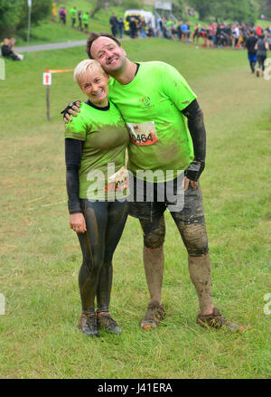 Robusto Mudder lancia nuove di zecca eventi a Henley on Thames,dura Mudder è un 12 mile (18-20 km) ostacolo corso destinato a test fisici e mentali forza 6 maggio 2017 foto da Brian Jordan Foto Stock