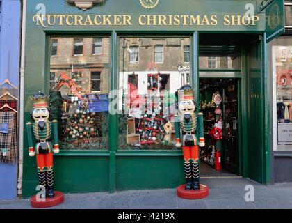 Lo Schiaccianoci Shop di Natale a Edimburgo, Scozia, Regno Unito Foto Stock